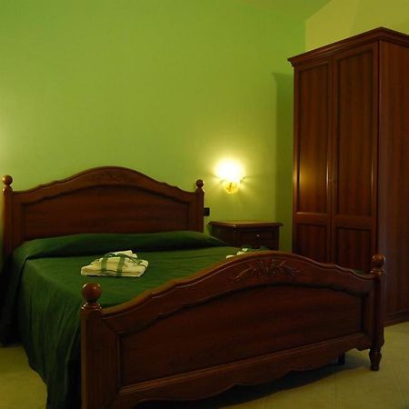 Pinus Rooms Benevento Bagian luar foto