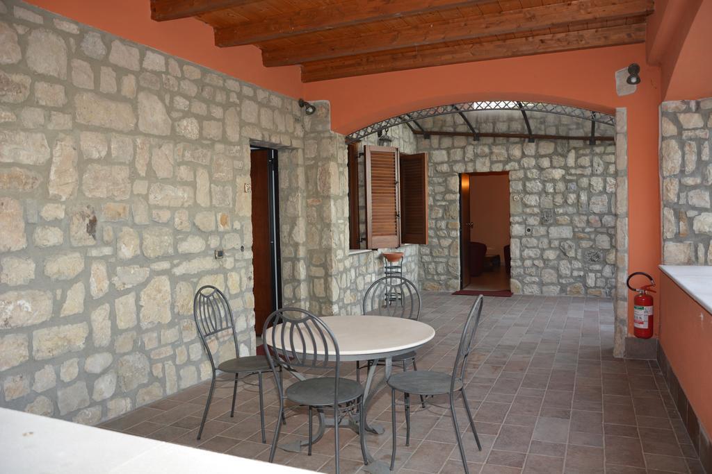 Pinus Rooms Benevento Bagian luar foto