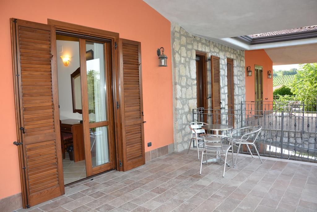 Pinus Rooms Benevento Bagian luar foto