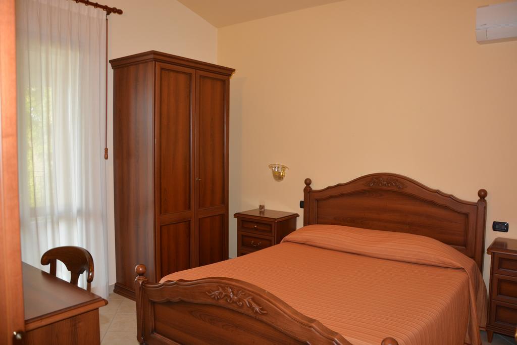Pinus Rooms Benevento Bagian luar foto