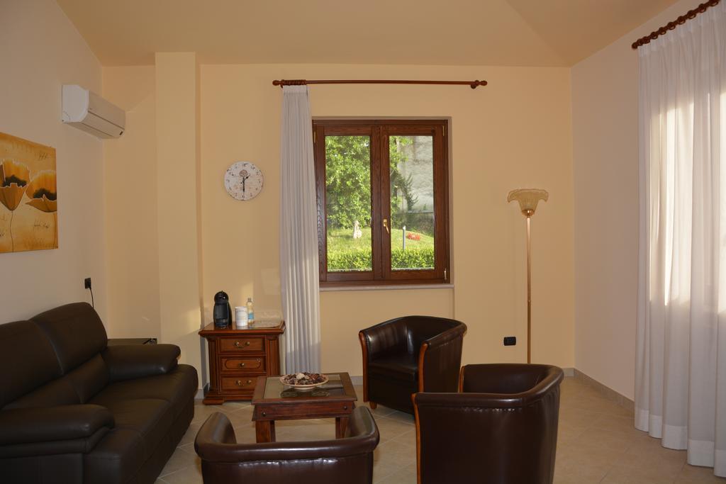Pinus Rooms Benevento Bagian luar foto